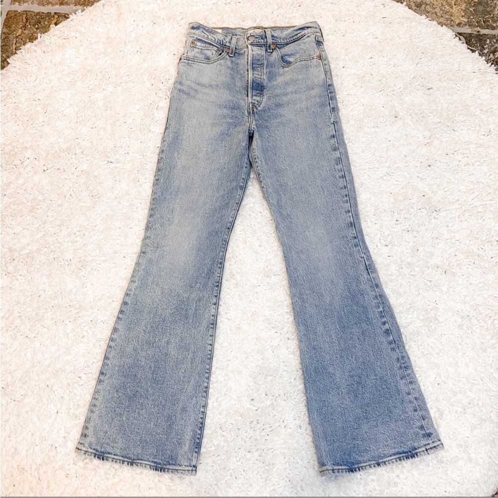 Levi’s Ribcage Flare Jeans Light Wash Size 27